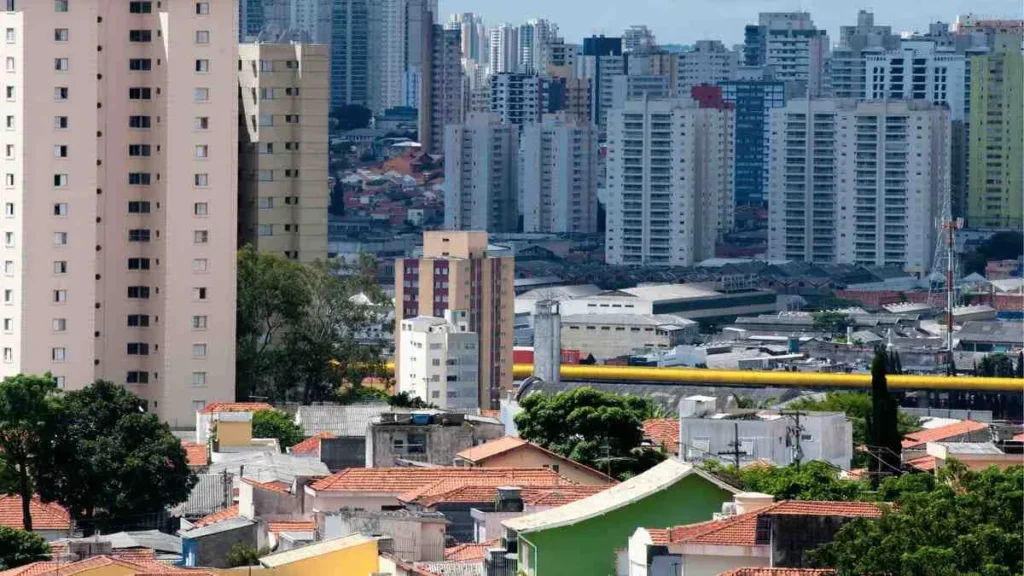 Descubra as transformações planejadas para Cotia até 2025, abrangendo inovações urbanas, sustentáveis e culturais para uma cidade mais moderna.